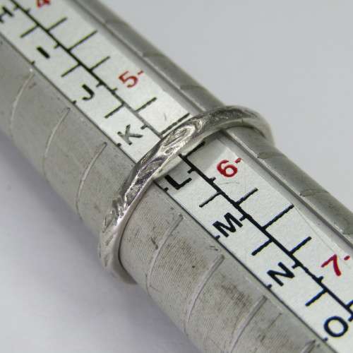 Vintage Platinum wedding band ring - weighs 2,4g - Size L