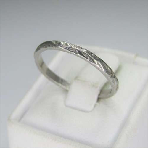 Vintage Platinum wedding band ring - weighs 2,4g - Size L