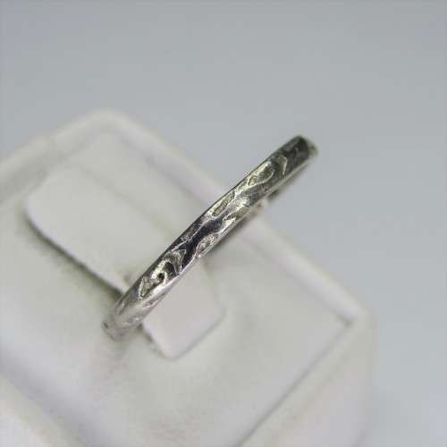 Vintage Platinum wedding band ring - weighs 2,4g - Size L