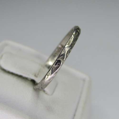 Vintage Platinum wedding band ring - weighs 2,4g - Size L