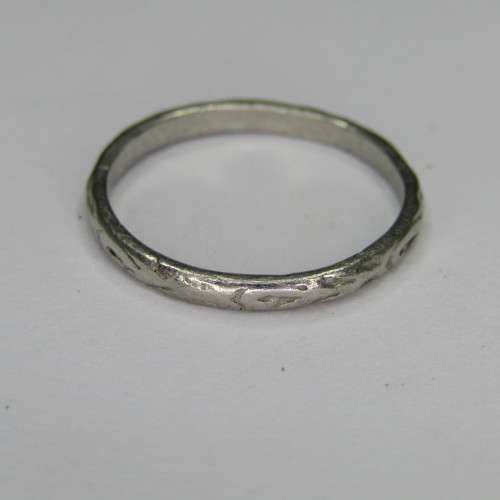 Vintage Platinum wedding band ring - weighs 2,4g - Size L