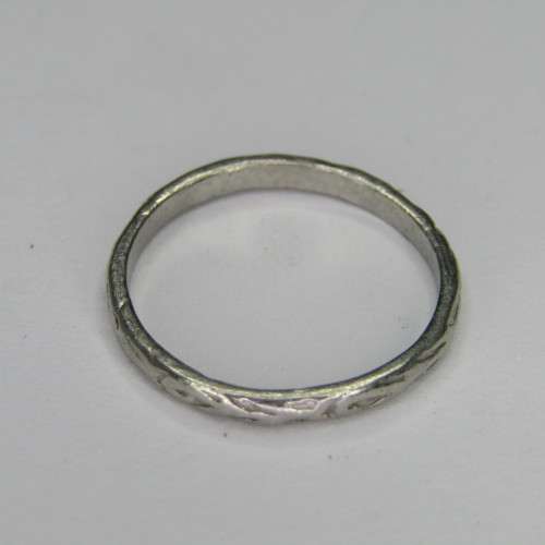 Vintage Platinum wedding band ring - weighs 2,4g - Size L