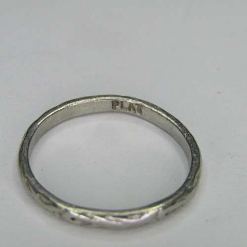Vintage Platinum wedding band ring - weighs 2,4g - Size L