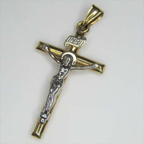 9kt Gold Crucifix pendant - weighs 1,3g