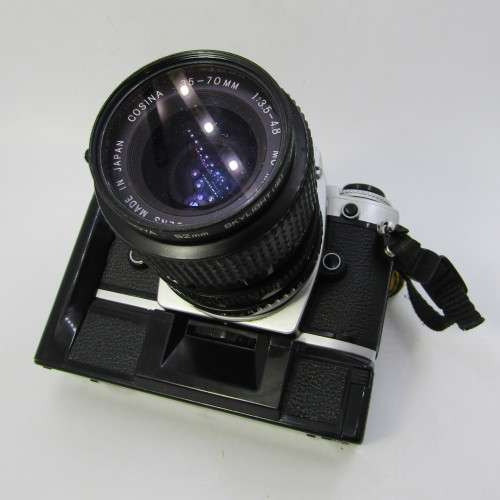 Nikon FG 35mm SLR camera with Cosina 35-70mm 1:3,5 / 4,8 lens