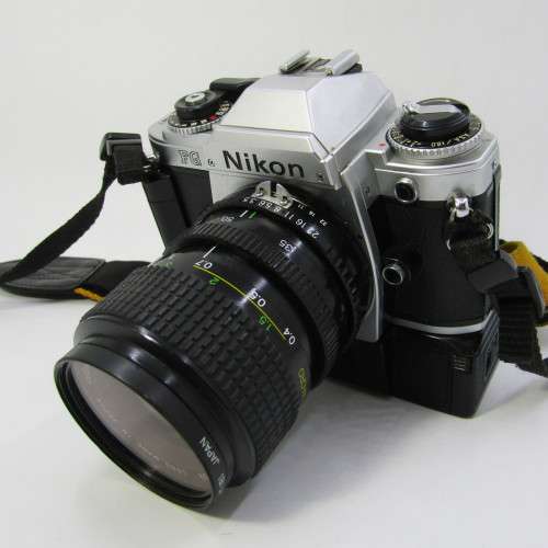 Nikon FG 35mm SLR camera with Cosina 35-70mm 1:3,5 / 4,8 lens