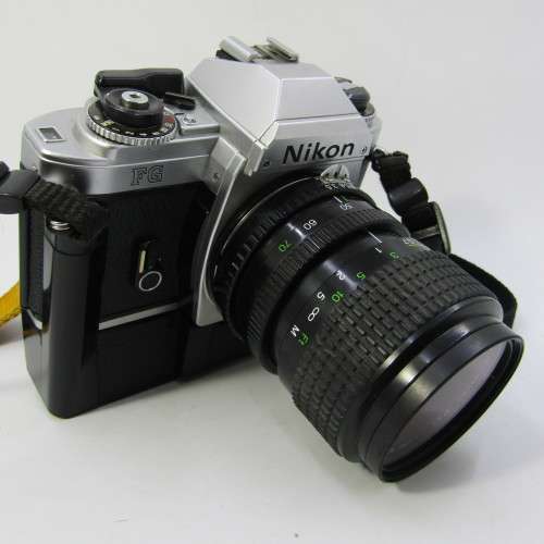 Nikon FG 35mm SLR camera with Cosina 35-70mm 1:3,5 / 4,8 lens