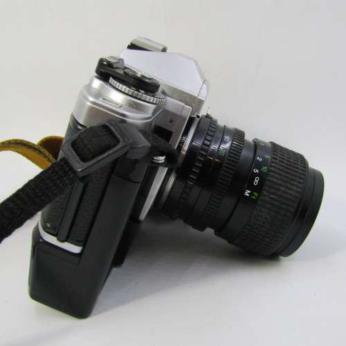 Nikon FG 35mm SLR camera with Cosina 35-70mm 1:3,5 / 4,8 lens