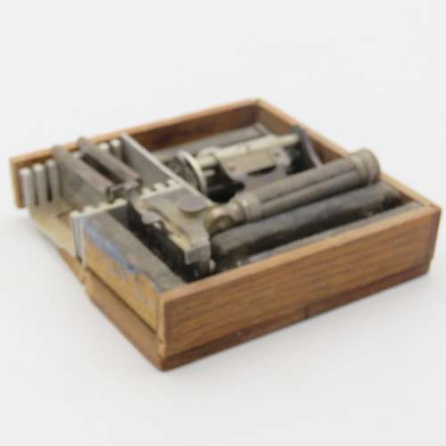 Vintage Wilkinson shaving kit with two blades in box - box broken