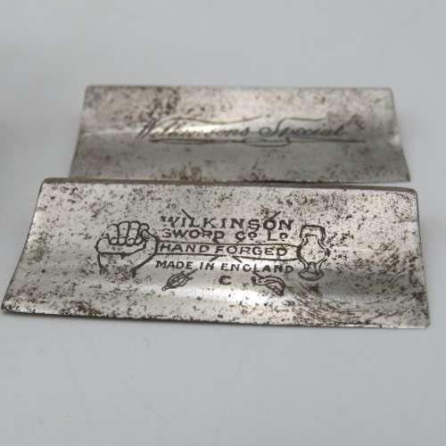 Vintage Wilkinson shaving kit with two blades in box - box broken