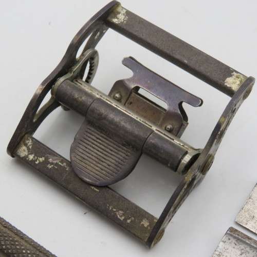 Vintage Wilkinson shaving kit with two blades in box - box broken