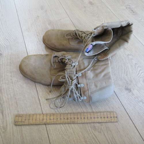 Pair of US Army desert combat boots - size US 10