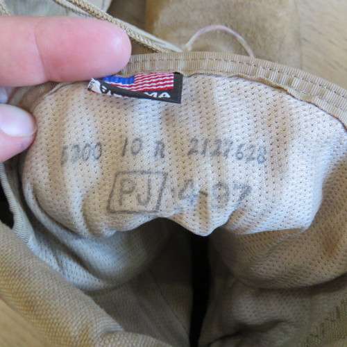 Pair of US Army desert combat boots - size US 10