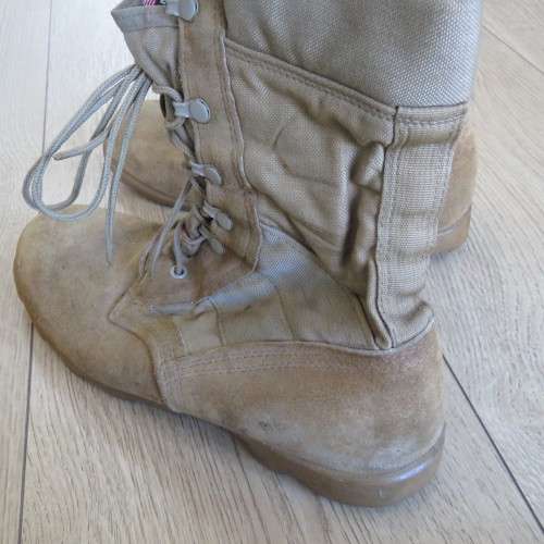 Pair of US Army desert combat boots - size US 10