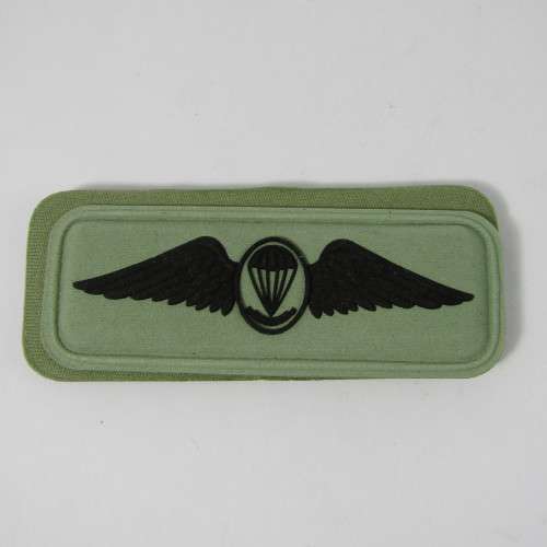 SANDF Paratrooper instructor wing embossed badge