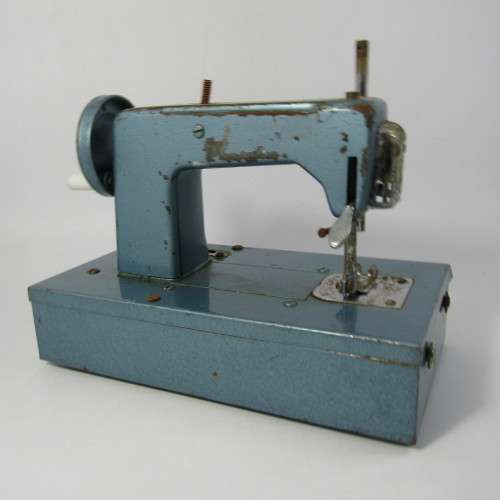 Vintage Sew-ette tin plate battery operated toy sewing machine - working - needs needle