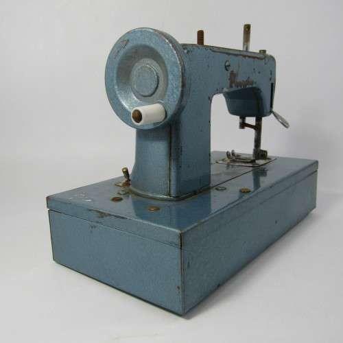 Vintage Sew-ette tin plate battery operated toy sewing machine - working - needs needle