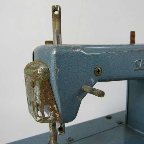 Vintage Sew-ette tin plate battery operated toy sewing machine - working - needs needle