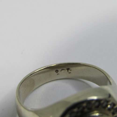 9kt Gold ring with 31 Diamonds - weighs 9,2g - size N