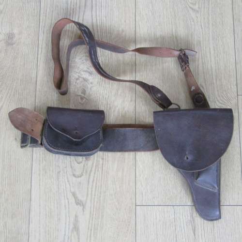 Old leather Police sam brown belt with gun holster and handcuff pouch - 106cm