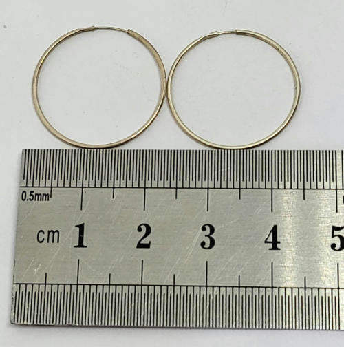 Very dainty silver earrings - 0.2g