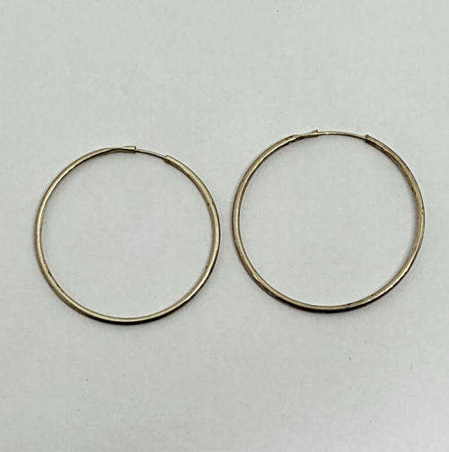 Very dainty silver earrings - 0.2g