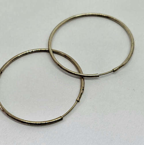 Very dainty silver earrings - 0.2g