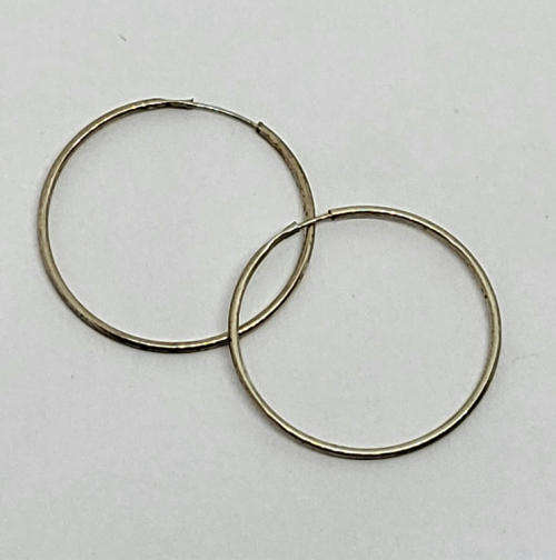 Very dainty silver earrings - 0.2g