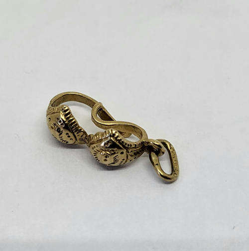 9kt Gold bra charm pendant - Weighs 0.9g
