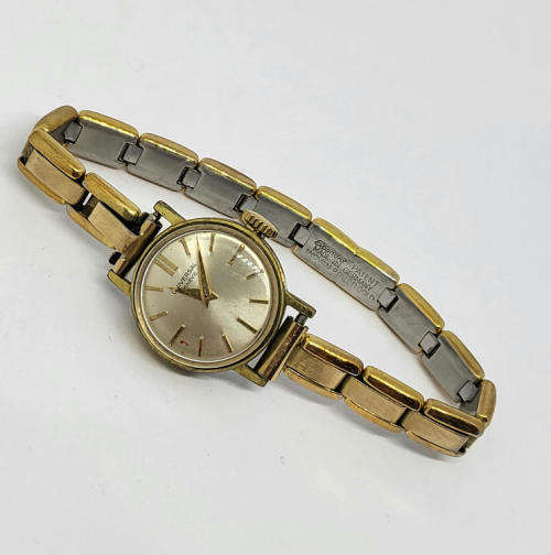 Vintage Universal Geneve manual wind ladies watch - Working