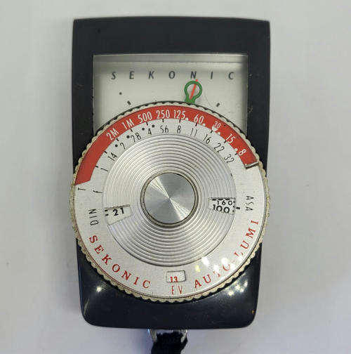 Vintage Sekonic Auto-Lumi light exposure meter - Working