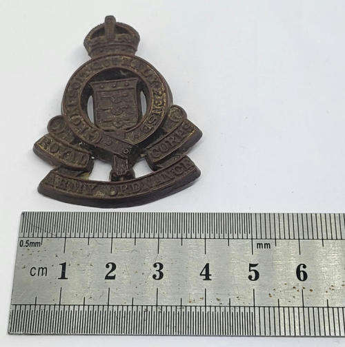 Royal Army Ordnance Corps bakelite cap badge