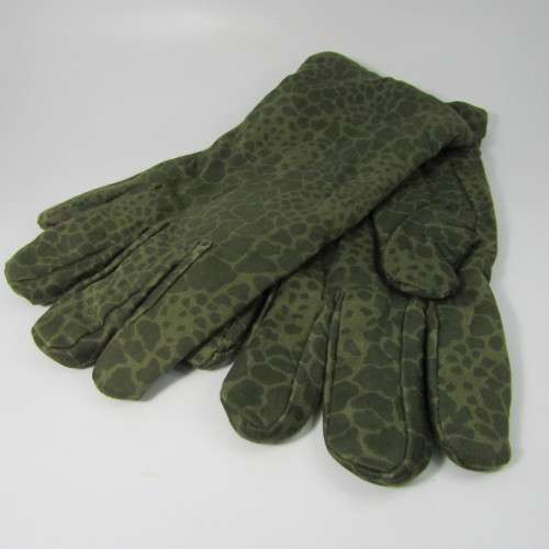 Vintage Polish Army Puma camo winter gloves - unissued