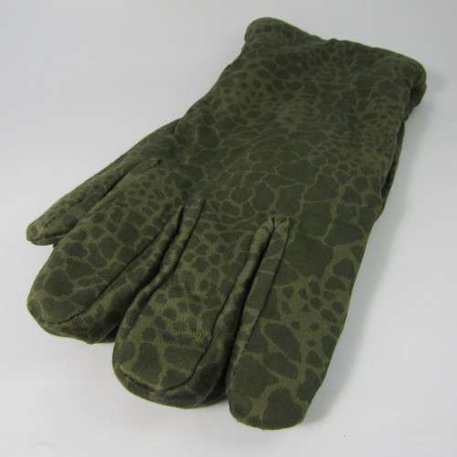 Vintage Polish Army Puma camo winter gloves - unissued