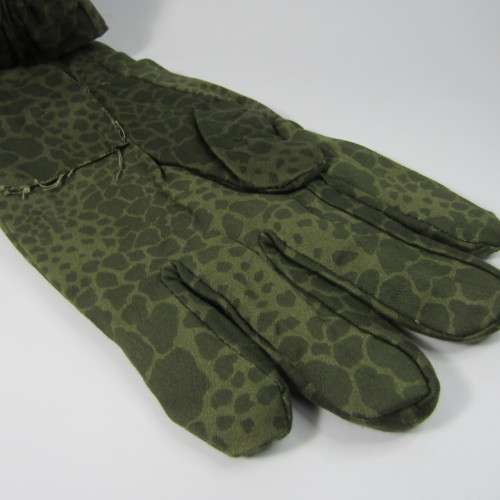 Vintage Polish Army Puma camo winter gloves - unissued