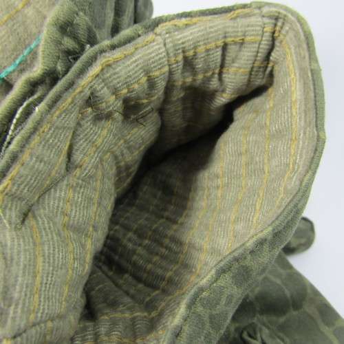 Vintage Polish Army Puma camo winter gloves - unissued