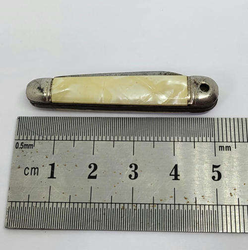 Vintage Richards mini pocket knife