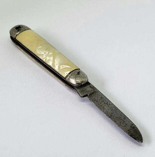 Vintage Richards mini pocket knife