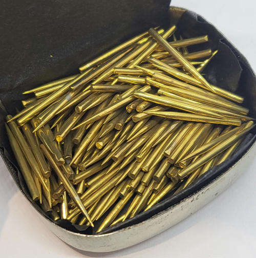 Vintage Lipsilva gramophone needles tin - Some contents