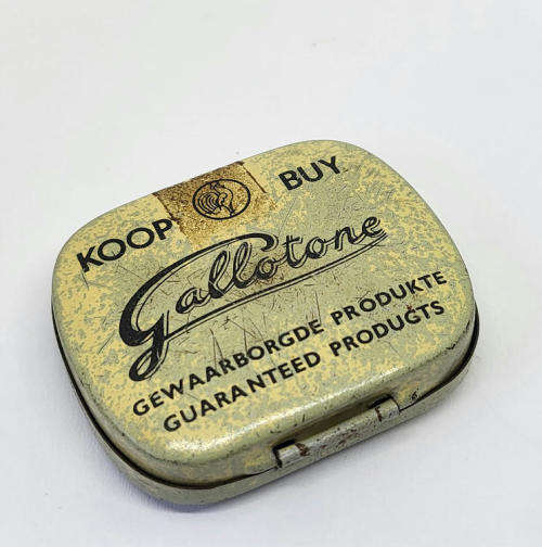 Vintage Gallotone gramophone needles tin - Some contents