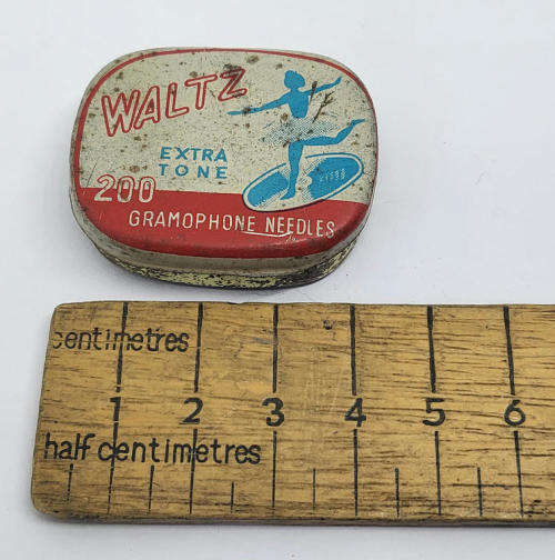 Vintage Waltz gramophone needles tin  - Some contents