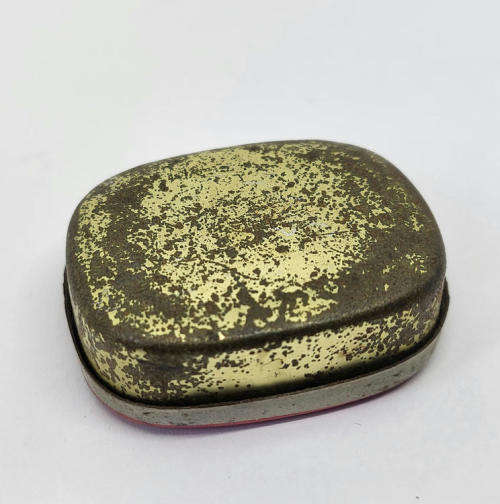 Vintage Waltz gramophone needles tin  - Some contents