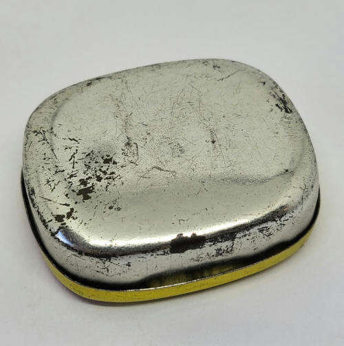 Vintage LipSilva gramophone needles tin - Some contents