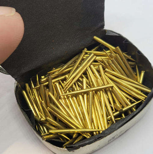 Vintage LipSilva gramophone needles tin - Some contents