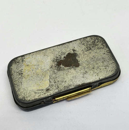 Vintage TREK gramophone needles tin - Some contents