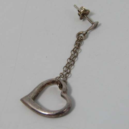 Pair of Sterling Silver heart shaped earrings - weighs 3,0g