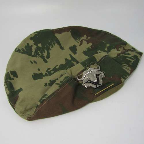 Original 32 Battalion camo beret with badge & 3rd pattern Infantry balkie - 52cm