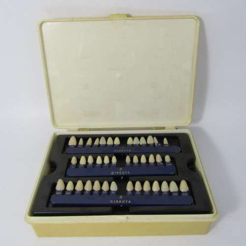 Vintage Dorecta dentist ctown teeth set in case