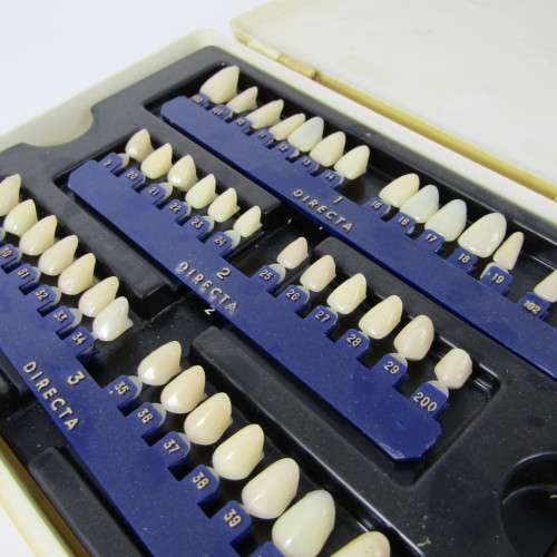 Vintage Dorecta dentist ctown teeth set in case