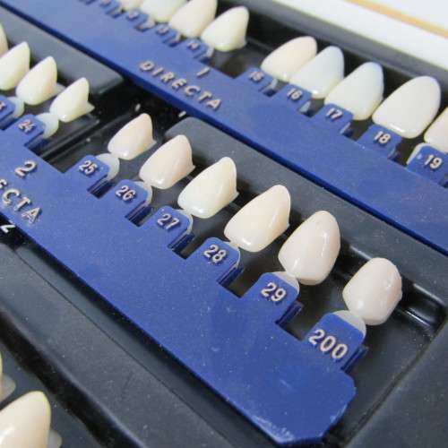 Vintage Dorecta dentist ctown teeth set in case
